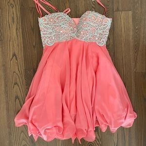 Short formalwear dress with sweetheart neckline, only worn twice. Size 8.